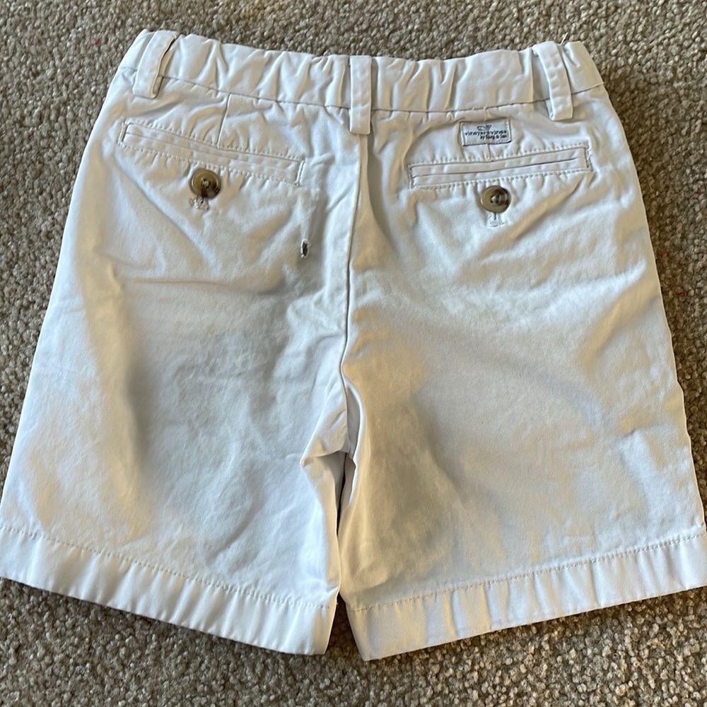 White shorts - Picture 2 of 3